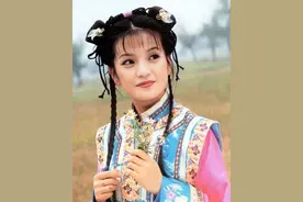 “小燕子”赵薇：在哥哥离婚之后，前嫂子依然是我的亲人图片