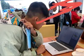 买手机勿听销售员瞎扯，说这些就要注意了，又有一位男子上当了图片