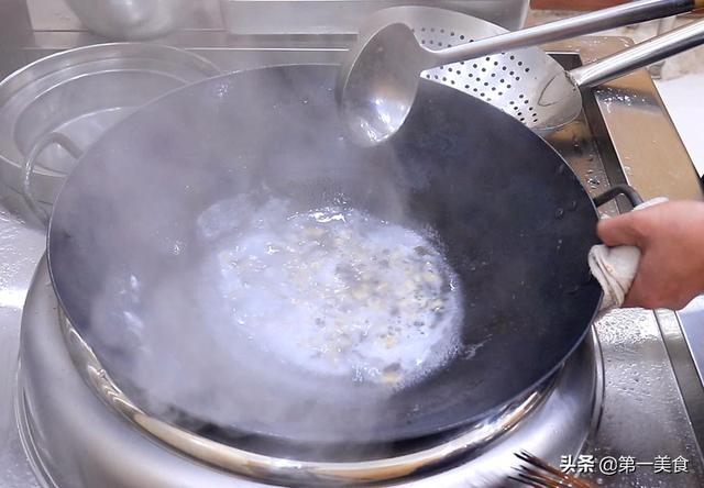 “蛋炒饭”家常做法，这几个技巧很关键，米饭金黄松散，粒粒分明
