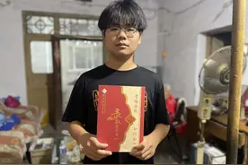 河南农村19岁男孩考上一本，每天凌晨起床照顾瘫痪父亲、曾捡废品补贴家用图片