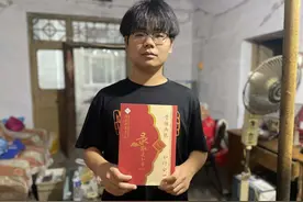 河南农村19岁男孩考上一本，每天凌晨起床照顾瘫痪父亲、曾捡废品补贴家用图片