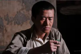 戏骨李嘉明自曝存款不足300元，借10万3年未还，仍为河南捐款五千图片