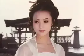 “人间水灵”蒋勤勤的灿烂情史，和她身后的4个男人图片