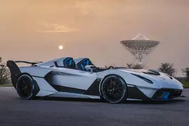 没有车顶和挡风玻璃还能上路的车，你见过吗？图片