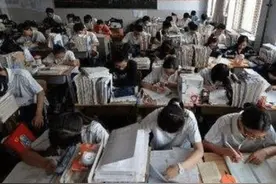 女学霸高考全0分，家人泣不成声，女孩开怀大笑，坐等被名校录取图片