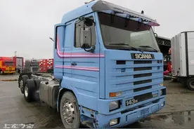 实拍33年前的斯堪尼亚牵引车，看起来真有年代感图片