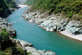 重庆市最偏远的县——城口县，既不通火车也不沿江，有神田草原图片