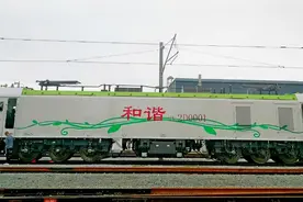 中车大同公司永磁直驱电力机车完成环线试验图片