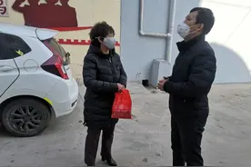「师爱无疆」自掏腰包买手机，帮助学生圆梦“空中课堂”图片