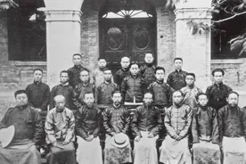 他是独秀同志的儿子，建国后在砖窑厂做工，主席批示：可以照顾图片