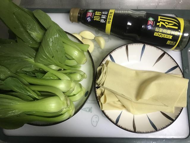 秋季这菜要多吃，富含多种氨基酸，钙含量极高，孩子常吃长高个