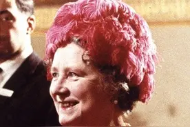 英王室羽毛帽：女王戴上优雅满分，尤金妮公主戴上却变成紫菠萝图片