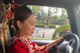山东一新娘穿礼服开大G，一脸霸气坐驾驶室，笑着把自己嫁出去图片