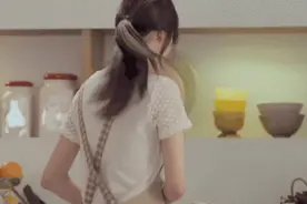 【搞笑GIF】女人就要上得了厅堂，下得了厨房图片