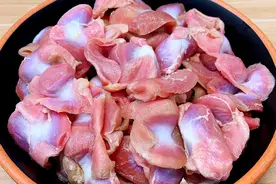 鸡胗最过瘾的家常做法，一次做2斤，香辣过瘾无腥味，全家抢着吃图片