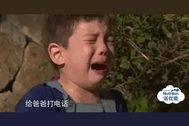 4岁孩子趴地大哭，爸妈淡定旁观：孩子当众哭闹要不要阻止？图片