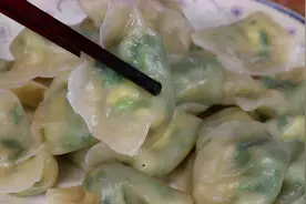 韭菜鸡蛋饺子，很多人都错了，记住正确调馅方法，韭菜鲜嫩不出水图片