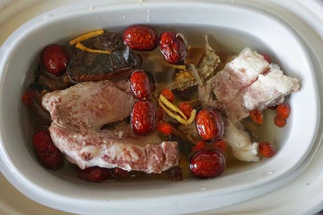 花胶和海马一起炖汤的功效 花胶和海马一起炖汤的功效与禁忌