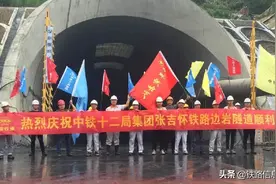 张吉怀铁路全线重难点工程之一——边岩隧道顺利贯通图片