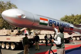 越南巨资购买印度导弹，收到货后傻眼，称“技术不行就别卖货”！图片