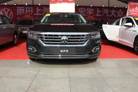 实拍2020款帕萨特，玄武黑很大气，配中置尾标，中保研已过关图片