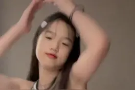 钟丽缇12岁女儿晒日常，穿露脐装热舞，笑容甜美明星范十足图片