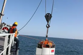 潜艇水下失事怎么办？解放军用鱼雷发射管逃生，场面惊险堪比大片图片