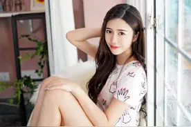 【女生手机壁纸】我以为幸福会永远停留，怎么就从指缝悄悄溜走图片