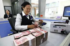 银行误将800元转成800万，而储户又把钱用完，这责任应由谁来负？图片