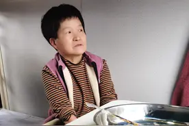 老公瘫痪6年，我55岁时，他永远地离开了我，我解脱了？图片