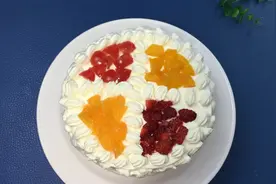 没有刮板和转盘，一样做奶油生日蛋糕，老阿姨教你方法，零失败图片