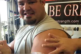 美国壮汉臂围63厘米，先后获得4次大力士冠军，体重200公斤饭量大图片