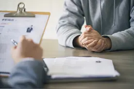面试官：什么牛不耕田，也不吃草？女研究生2秒说出答案，被录取图片