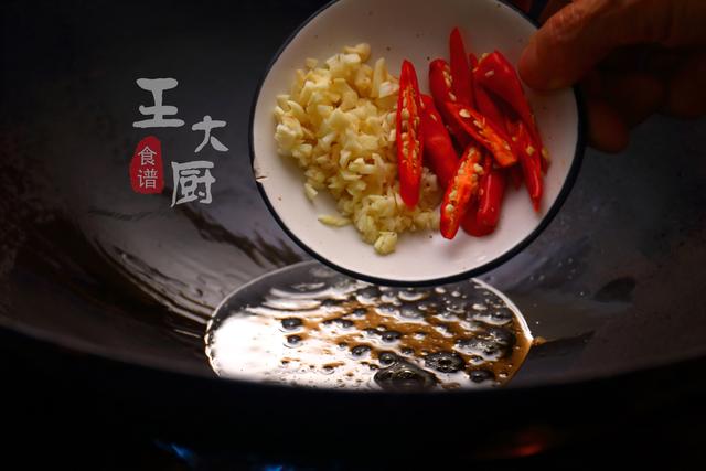 蒜苗炒香肠这样做，好吃又下饭，美味很简单，上桌就抢光