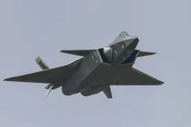 官方首曝歼-20参数，比F-22更强！总师透露重要信息，国人振奋图片