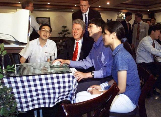 中国第一家网吧有多牛？20年前1小时就要20元，美国总统亲自考察