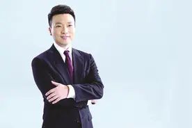 康辉：我离不开她图片