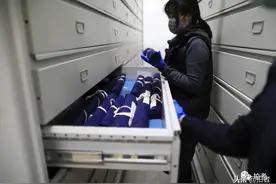 清华艺博地下库房首曝光：藏品超两万，关一次门贴一次封条图片