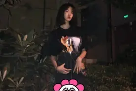 “堆堆袜”已经失宠了，现在流行的是“反光袜”，秒变大长腿图片