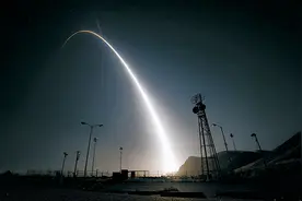 中国在太空轨道试验，高超音速弹头！玩成了轨道轰炸机？美国懵了图片