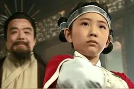 还记得小李飞刀龙小云吗？看她长大后的样子，美如“娇艳玫瑰花”图片
