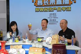 郏县县长王景育化身主播带货，网友：“帅气务实亲民的好县长！”图片