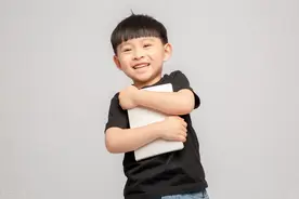 两岁儿子的日常趣事，妈妈用爱陪伴你成长，健康快乐就已足够图片