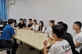 985/211高校研究生毕业，每月到手工资有多少？这里给大家揭秘图片