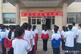 这些孩子们的手好巧图片