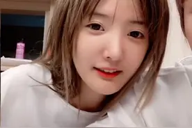 殷世航被永久封号，订婚直播赚4500万仍不满意，朋友圈宣告要结婚图片