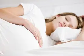 孕妈妈熬夜时，胎儿在干吗？你知道熬夜对胎儿伤害有多大吗？图片