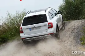 手动挡车爬坡熄火，会有什么意想不到的危险状况呢？图片