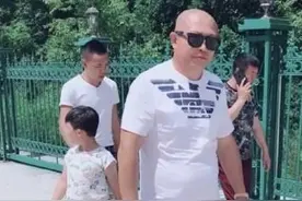 二驴落泪吐槽某些人瞧不起我爸，二驴希望粉丝别干仗骂人很低端图片