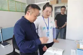 护士“跨界”支教留守儿童图片